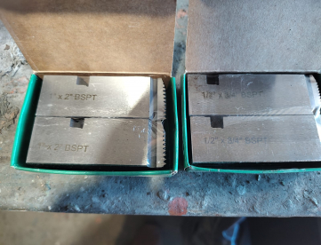 Foto: ROSQUEADEIRA - RIDGID 300 - CAP. 1/2" ATÉ 2"