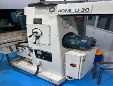 Foto: FRESADORA UNIVERSAL ROMI U-30- ISO 40 -CURSO  X 880 Y 235 X 360