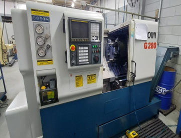 CENTRO DE TORNEAMENTO ROMI G280 - 280MM X 540MM - ANO 2008 - COMANDO FANUC - COMPLETO