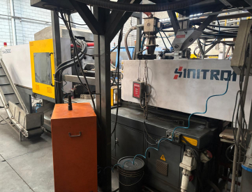 Foto: INJETORA DE PLASTICOS SINITRON SYA -2500 DT- ANO 2009