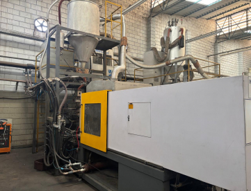 Foto: INJETORA DE PLASTICOS SINITRON SYA -2500 DT- ANO 2009