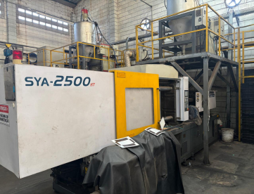 INJETORA DE PLASTICOS SINITRON SYA -2500 DT- 250 TONELADAS -ANO 2009