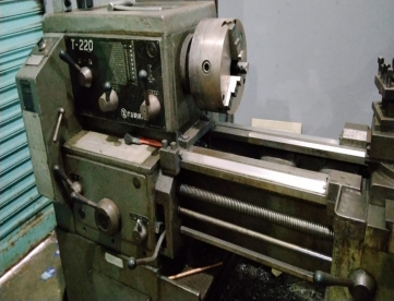 Foto: TORNO MECÂNICO - TURRI - T-220 (440X1500MM)