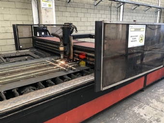 Foto: MÁQUINA DE CORTE PLASMA CNC - HYPERTHERM 130 HPR - Ano 1998