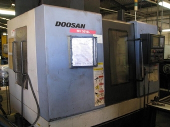 Foto: CENTRO DE USINAGEM VERTICAL 1909-5 - DOOSAN 3016L - Ano 2007