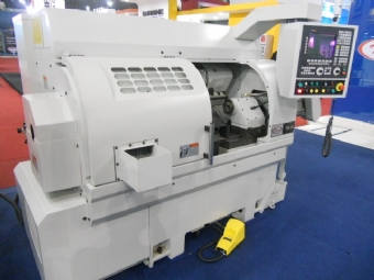 Foto: TORNO CNC BANCADA INCLINADA TRAVIS TR-10