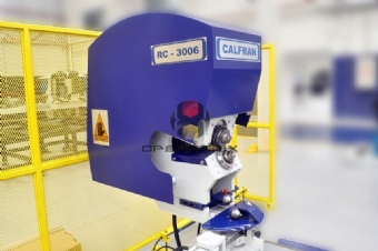 Foto: Maquina para cortar e rebordear peças - RC - Calfran