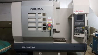 Foto: CENTRO DE USINAGEM VERTICAL - MARCA OKUMA - MC V4020 - ANO 2002 - 1016 x 508 x 450mm