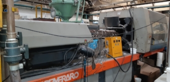 Foto: injetora de plasticos sandretto oto 360 t