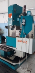 Foto: FRESADORA CNC SINITRON B5NX -1000 X 550 X 500 ANO 2002