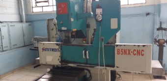 Foto: FRESADORA CNC SINITRON B5NX -1000 X 550 X 500 ANO 2003