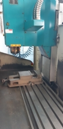 Foto: FRESADORA CNC SINITRON B5NX -1000 X 550 X 500 ANO 2003