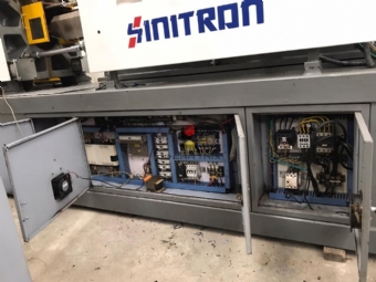 Foto: INJETORA DE PLASTICOS SINITRON SYA 2400 -ANO 2006