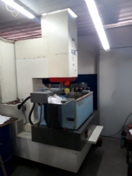 Foto: ELETROEROSÃO CNC MARCA AGIE MODELO AGIETRON COMPACT2 - ANO 1997 350X250X350MM