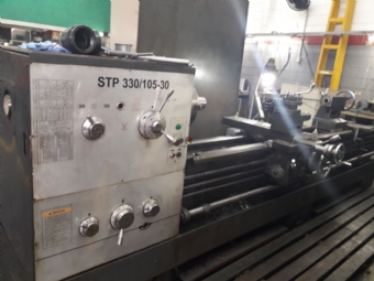 Foto: TORNO MECÂNICO STRONG - STP 330 - ANO 2009 - 620 x 3000mm