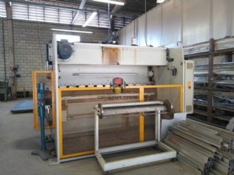 Foto: DOBRADEIRA SORG CNC  3000MM X 3/16  MOD.  70/30 COM NR12 - ANO 2010