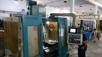 Foto: FRESADORA CNC SINITRON KAO 1000 -ANO 2008