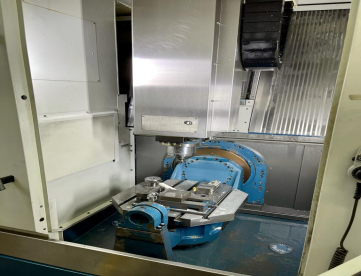 Foto: CENTRO DE USINAGEM VERTICAL ROMI - 5 EIXOS - DCM620-5F - ANO 2015 - 620 x 520 x 460mm