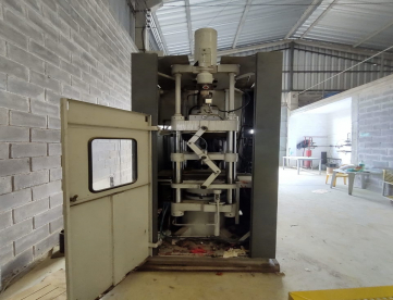 Foto: INJETORA STORCK SRM 8160 - 160 TONS - 450 X 550MM - PARA BORRACHA E POLIURETANO