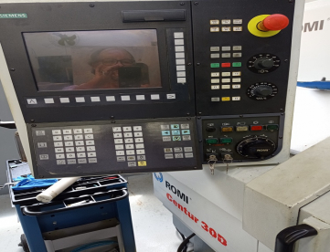 Foto: TORNO CNC - ROMI - CENTUR 30D - 500MM - ANO 2006 - MÁQUINA MUITO NOVA