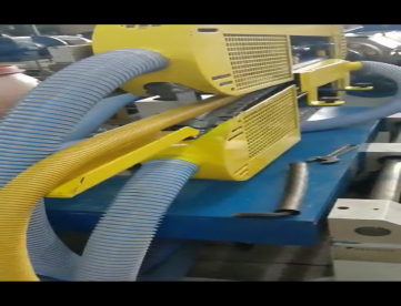 Foto: EXTRUSORA CORRUGADEIRA PLASTECH -PRODUZ ATE  50 KG HORA - ANO 2015