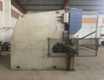 Foto: DOBRADEIRA HIDRAULICA - FAREX - MODELO PHV-04 - 125 TON - ANO 2010