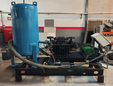 Foto: COMPRESSOR DE AR PARA ALTA PRESSÃO - MARCA ENGETANK - ANO 2008 -  33 BAR