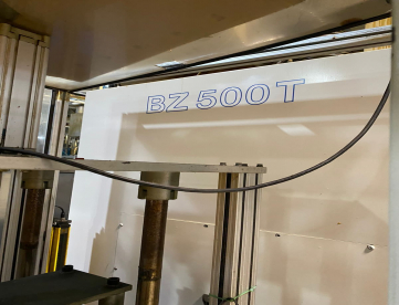 Foto: CENTRO DE USINAGEM VERTICAL GROB BZ500 T -  ANO ANO 2002 - 630MM X 600MM X 630MM