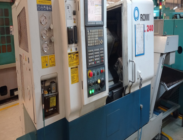 Foto: CENTRO DE TORNEAMENTO ROMI CNC GL240 - 240MM X 400MM - ANO 2010