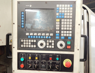 Foto: CENTRO DE USINAGEM VERTICAL TRAVIS M1500 - 1500MM X 680MM X 670MM - ANO 2009