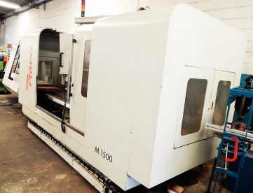 Foto: CENTRO DE USINAGEM VERTICAL TRAVIS M1500 - 1500MM X 680MM X 670MM - ANO 2009