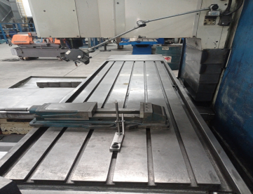 Foto: FRESADORA CNC VEKER VK-4900 -2500 X 850 X 860 - ANO 2004