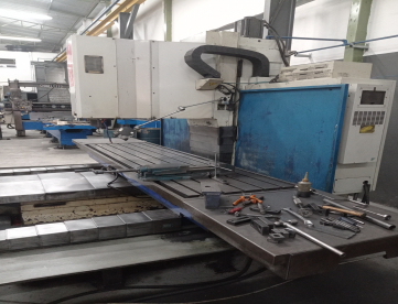 Foto: FRESADORA CNC VEKER VK-4900 -2500 X 850 X 860 - ANO 2004