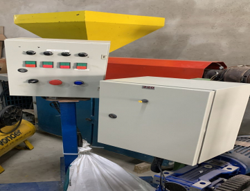 Foto: EXTRUSORA DE PLASTICOS COM CABEÇOTE PARA FAZER MANGUEIRA 1"
