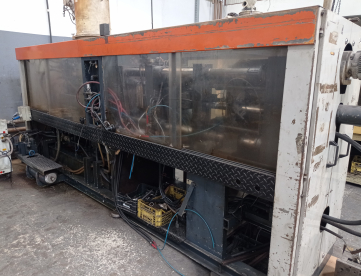 Foto: INJETORA DE PLASTICOS BATENFELD -130 TONELADAS -
