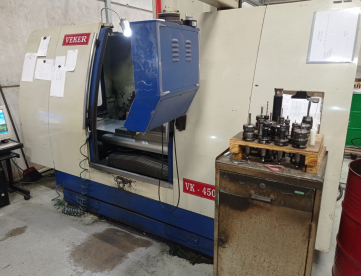 Foto: FRESADORA CNC - VEKER - VK4500D - ANO 2006 1000X500X500 MM