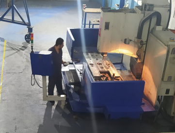 Foto: FRESADORA CNC - VEKER - VK4900 - ANO 2008 - 2500 x 850 x 840mm