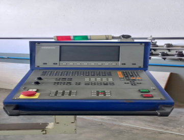 Foto: FRESADORA CNC - VEKER - VK4400 - ANO 2005 - 1000 x 500 x 500 MM