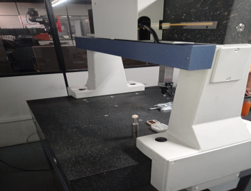 Foto: TRIDIMENSIONAL MITUTOYO B504B -MANUAL  -X508 Y 406 Z 304-