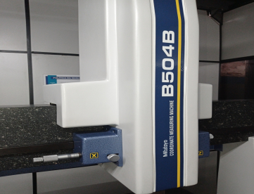Foto: TRIDIMENSIONAL MITUTOYO B504B -MANUAL  -X508 Y 406 Z 304-