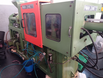 Foto: INJETORA DE PLASTICOS PAVAN ZANETTI UNINJET 250 V -100 toneladas - ANO 1999