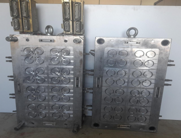 Foto: MOLDE DE ARGOLAS DE CORTINAS E VIAMENTOS 32 CAVIDADES CAMARA QUENTE - 500 X 900 X 390
