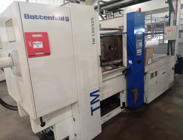 Foto: INJETORA DE PLASTICOS BATTENFELD TM 1300/750 -130 TONELADAS -ANO 2002