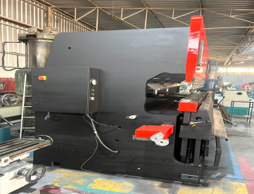 Foto: DOBRADEIRA HIDRAULICA ASAMAQ - 3000MM X 200 TONS