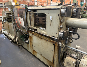 Foto: INJETORA DE PLÁSTICO ORIENTE IHP 180/350 -180 TONELADAS  -ANO 1979