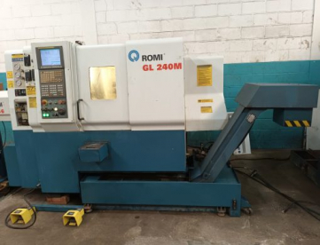 Foto: CENTRO DE TORNEAMENTO ROMI GL240M - 240MM X 400MM - COM 4 FERRA. ACIONADAS E ALIM. BARRAS 2010