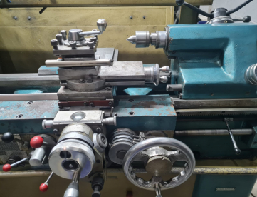 Foto: TORNO MECÂNICO HBX 730 X 360 MM - MAQUINA MUITO CONSERVADA