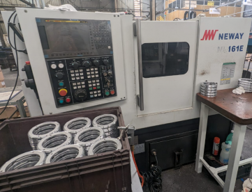 Foto: CENTRO DE TORNEAMENTO CNC NEWAY NL161E -ANO 2015