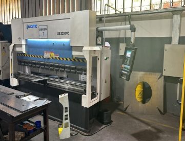 Foto: DOBRADEIRA NC HIDRAULICA EUROSTEC 135 T / 3200 MM -COMANDO E 300 -ANO 2021
