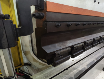 Foto: DOBRADEIRA CNC HIDRAULICA NEWTON PSH  25040 -6 EIXOS -4000 X 12MM -250 TONELADAS -ANO 2010